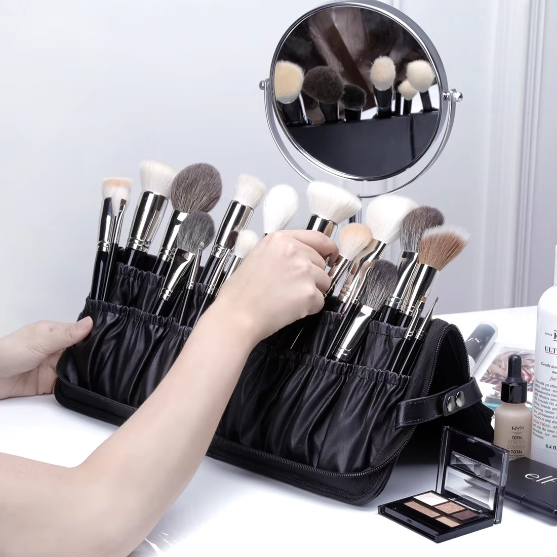 НОВИНКА ДЛЯ ВИЗАЖИСТОВ И СТУДИЙ! Складной органайзер для кистей, который превращается в удобную стойку