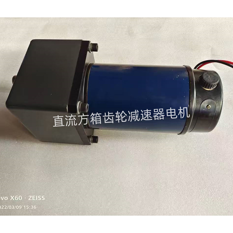 Двигатель постоянного тока с квадратным редуктором