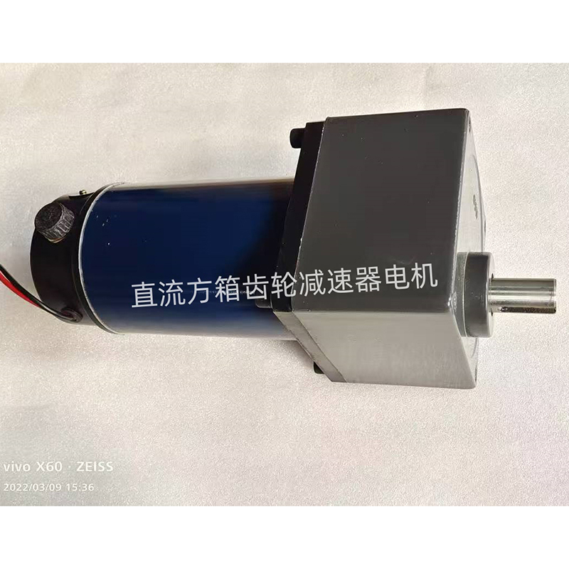 Двигатель постоянного тока с квадратным редуктором