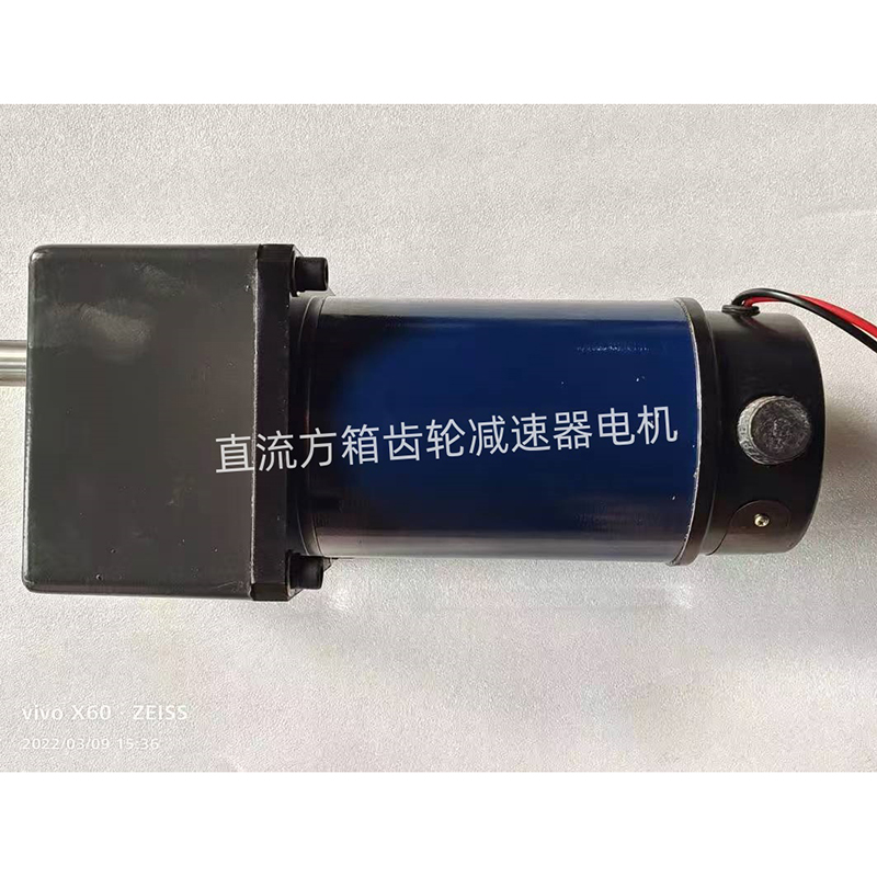 Двигатель постоянного тока с квадратным редуктором