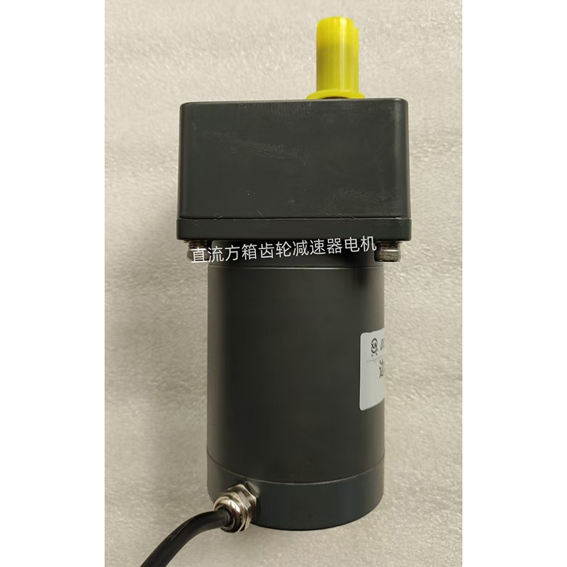Двигатель постоянного тока с квадратным редуктором