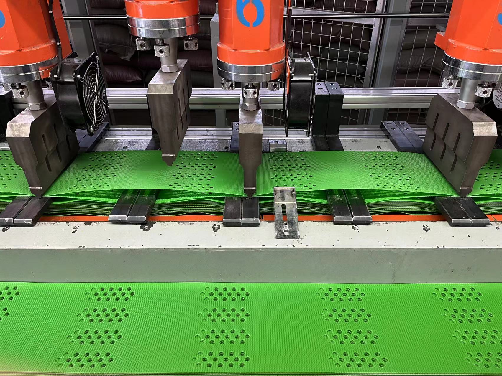 Shandong Heshenghong New Materials Co., Ltd. расскажет, как правильно выбрать георешетку