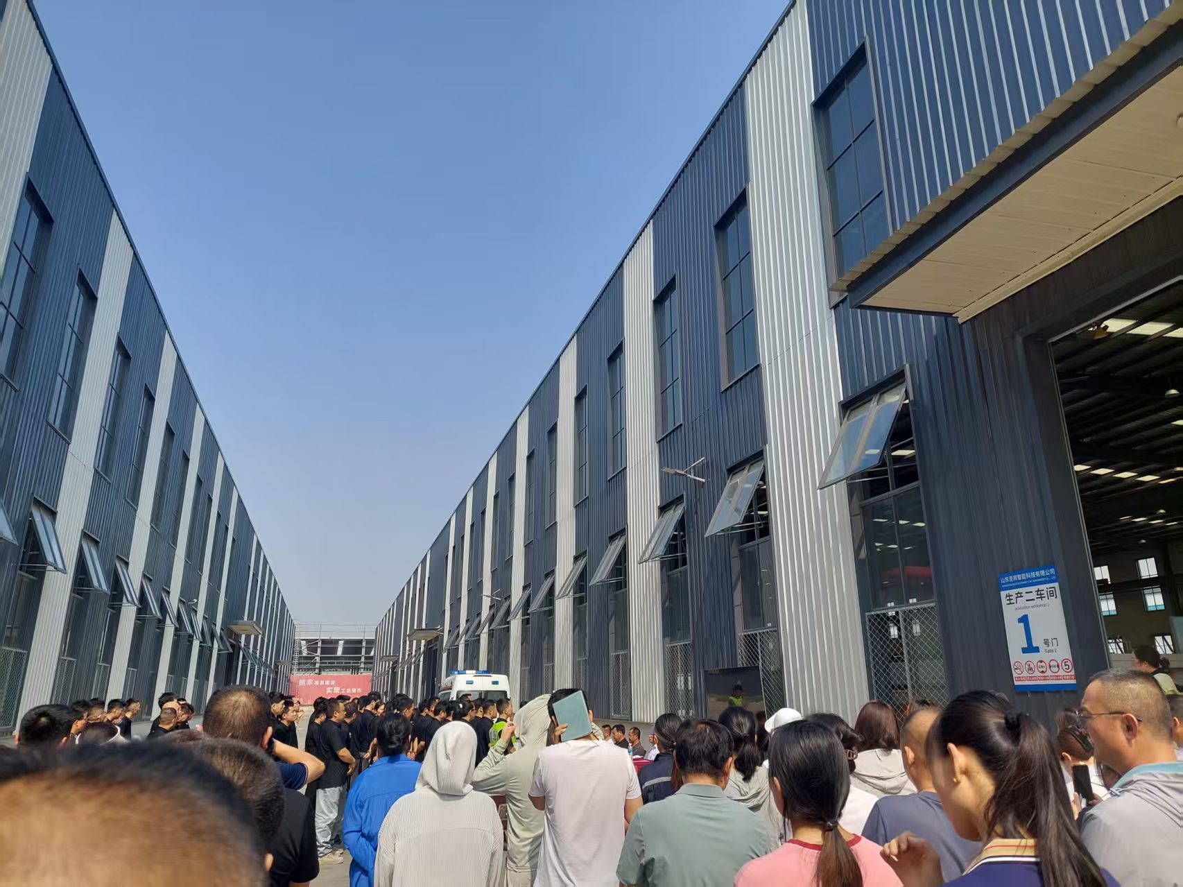 Практическая тренировка по технике безопасности при использовании огня и электроэнергии на предприятии.