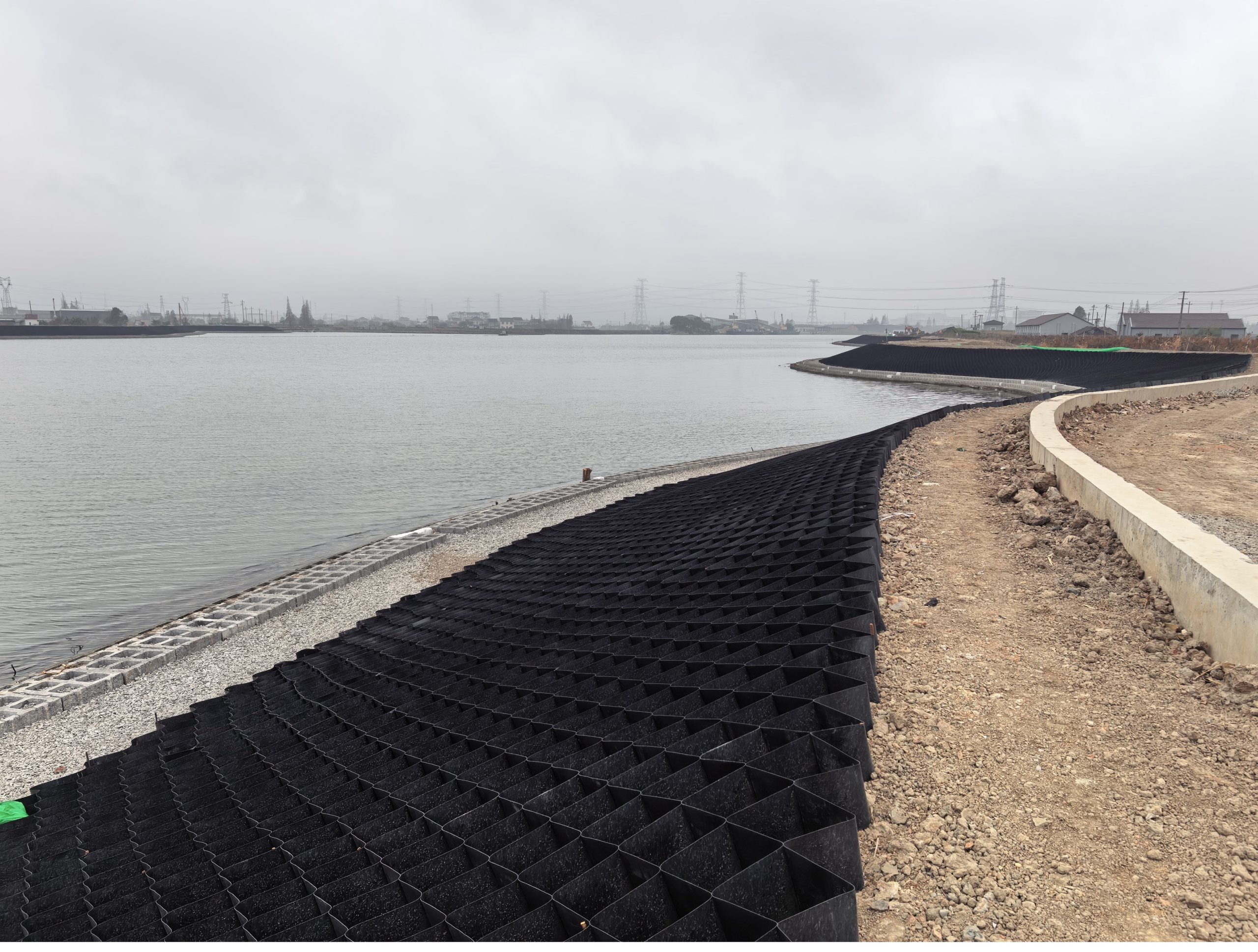 Продукция геоячеек компании Shandong Heshenghong New Materials Co., Ltd. получила высокую оценку зарубежных клиентов, намерения о продлении сотрудничества четко выражены