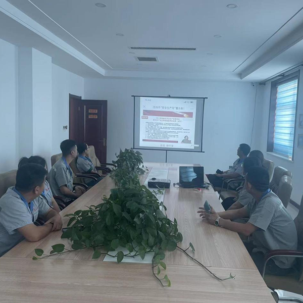 Компания Hebei Yongfa Packaging Products Co., Ltd. провела специальное совещание по безопасности производства для укрепления линии безопасности производства.