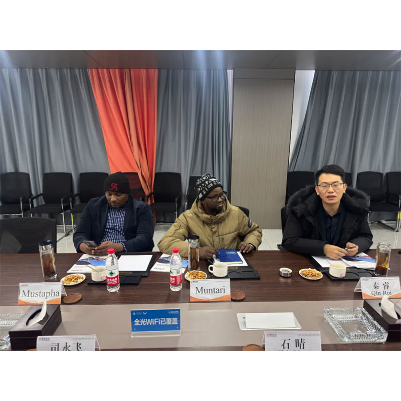 Трансграничный промышленный диалог: компания Hezhong Machinery и нигерийское подразделение совместно изучают возможности сотрудничества в области конвейерных технологий.