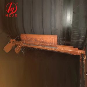 Первичный очиститель для конвейерных лент HZ-CCYQ
Лезвие имеет цельную конструкцию, способную выдерживать сильные удары и подходит для очистки конвейерных лент с различными соединениями и из самых разных материалов.