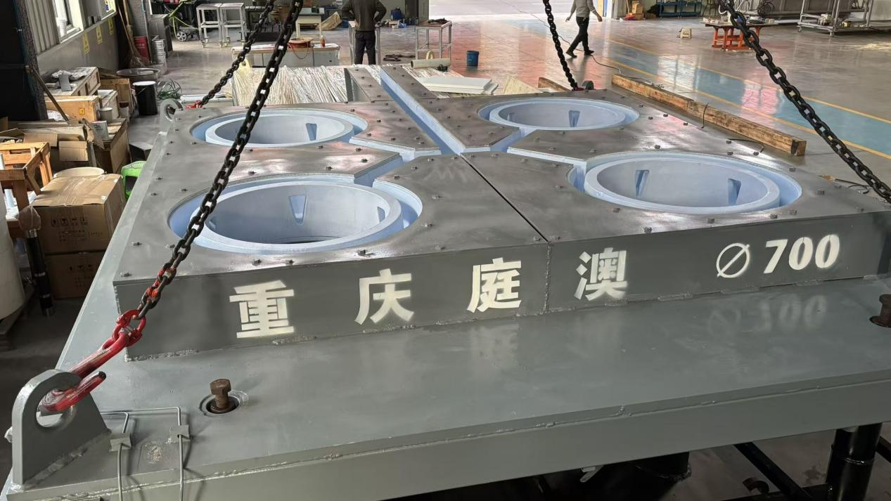 Приспособления для кристаллизации круглых слитков находятся в процессе отгрузки.