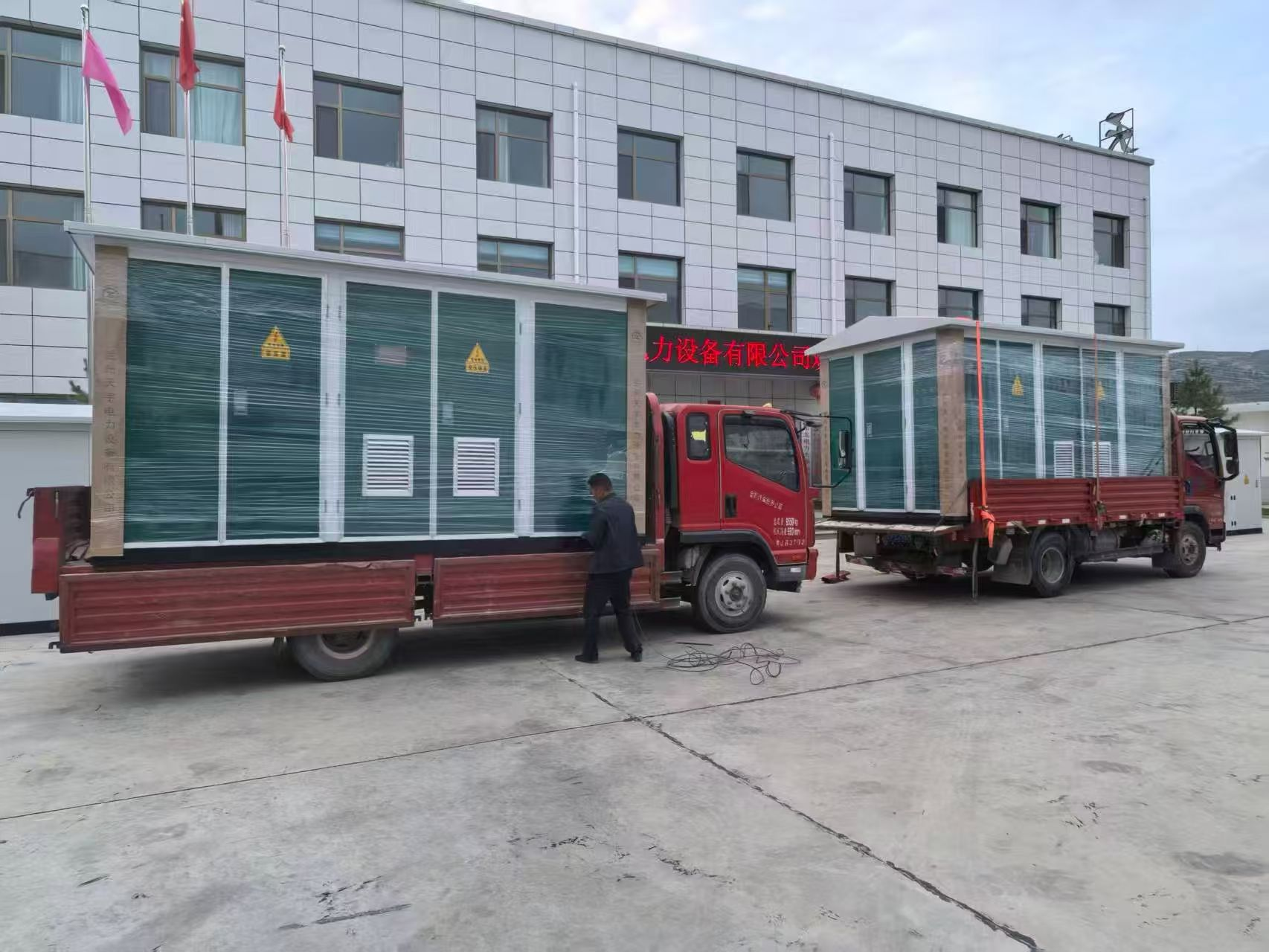Сдача проекта за 8 дней | Два трансформатора мощностью 1250 кВА обеспечили расширение зарядной станции для тяжелых грузовиков