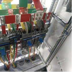 Профессиональная эксплуатация и техническое обслуживание гарантируют безопасность-Успешное завершение замены низковольтных автоматических выключателей в трансформаторах бокс-типа