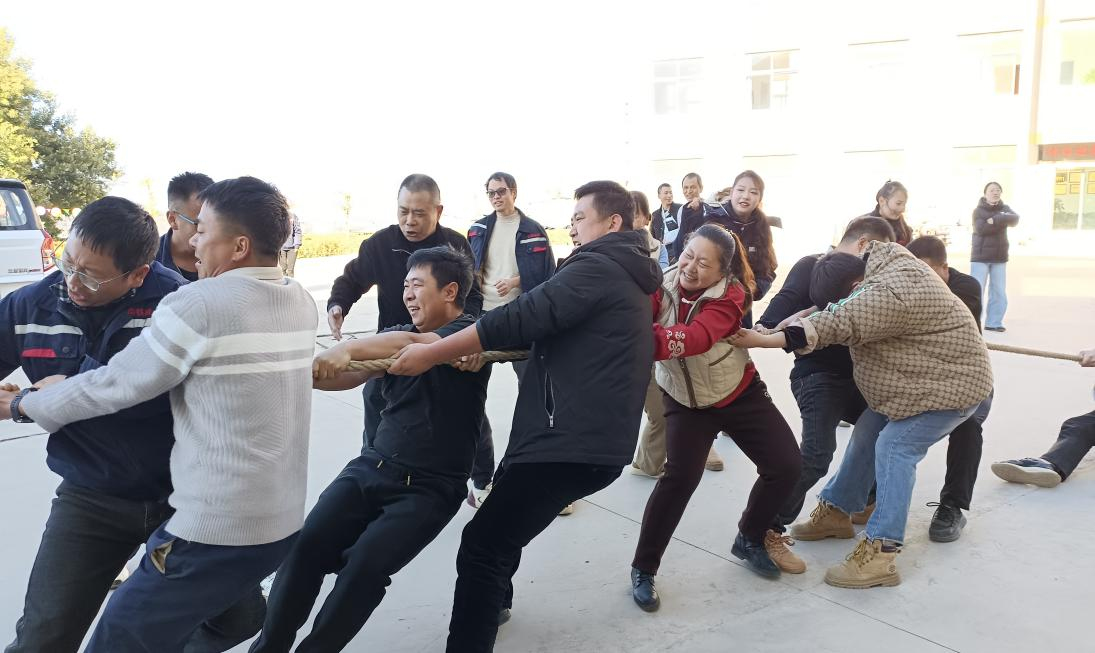 Соревнование по перетягиванию каната1