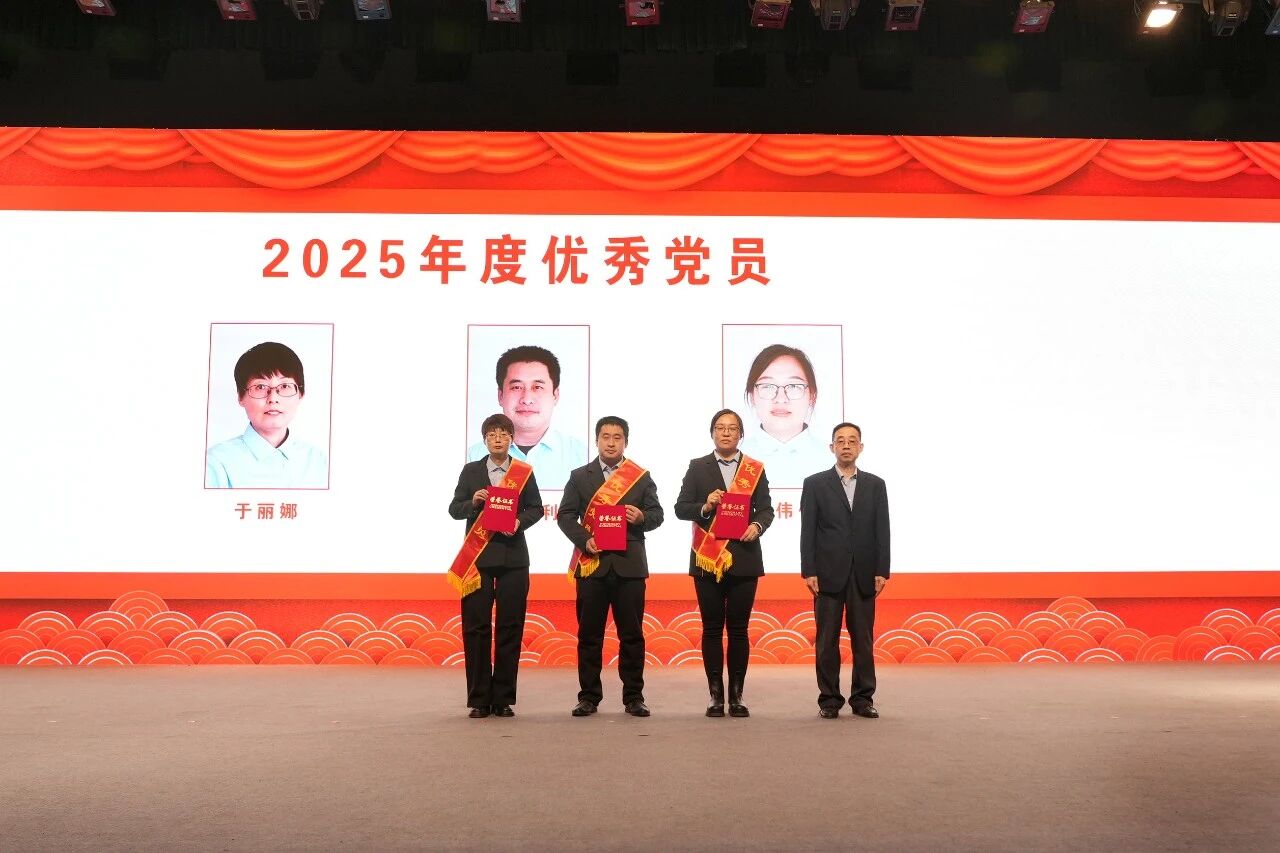 Выдающийся член партии