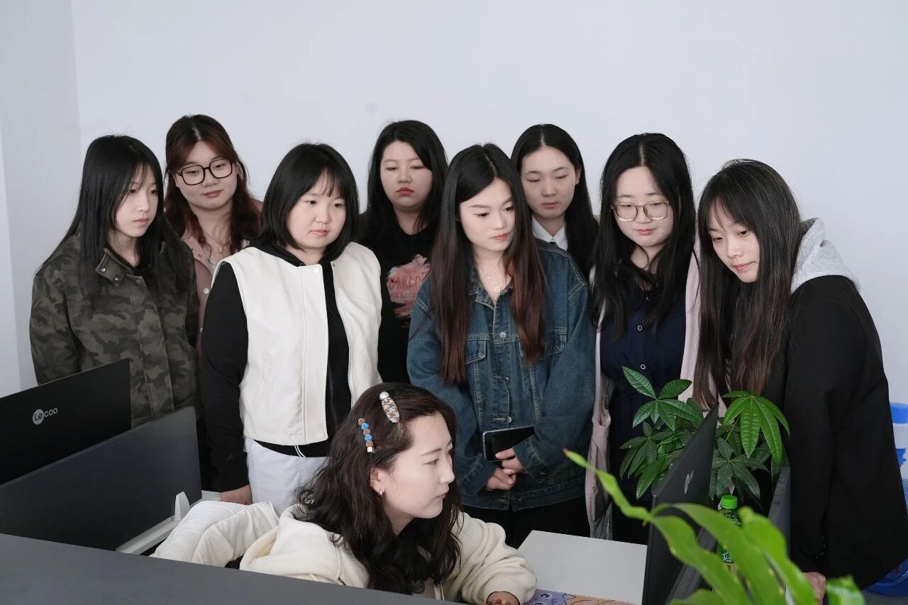 Весенняя прогулка трёх отделов внешней торговли компании «Шаньдун Кайтай»