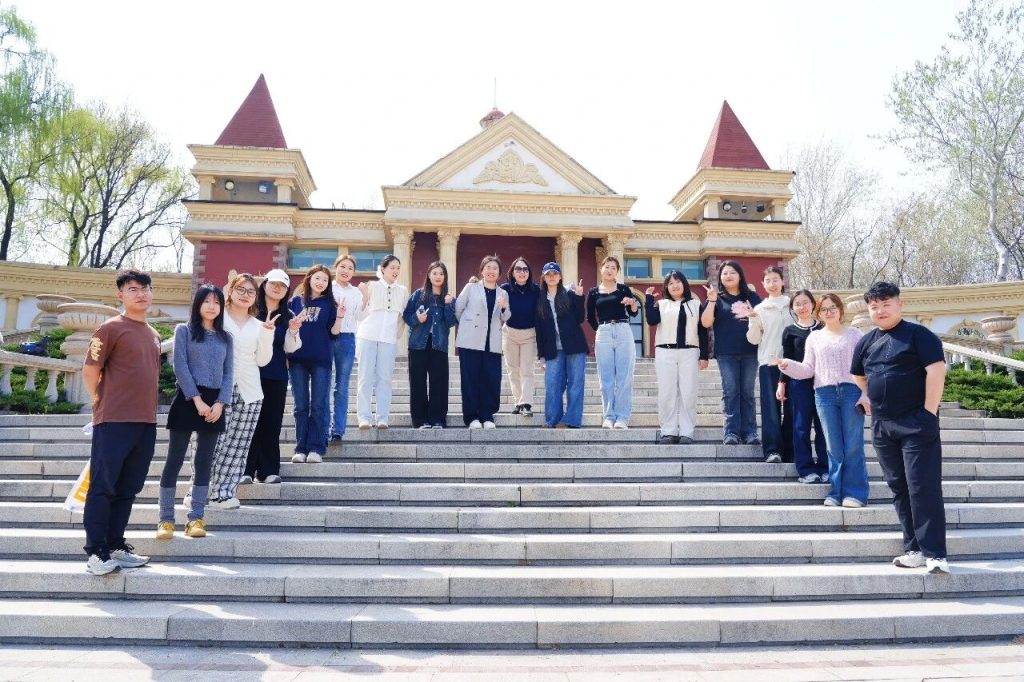 Весенняя прогулка трёх отделов внешней торговли компании «Шаньдун Кайтай»