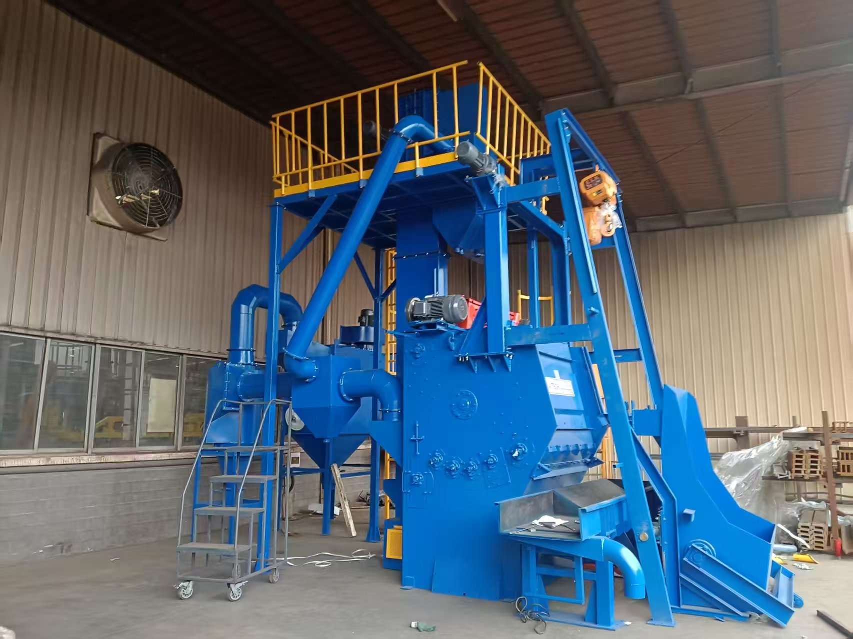 Q32 серия гусеничный дробеструйный очиститель