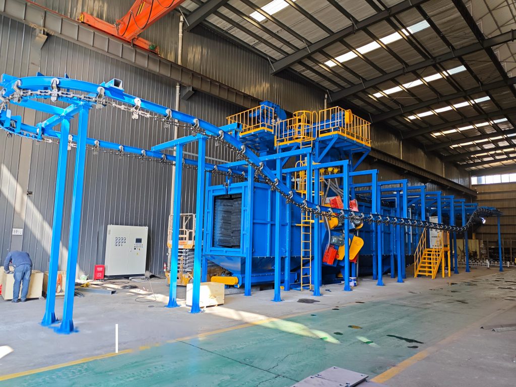 такое дробеметная машина проходного типа с подвесным конвейером серии Q38