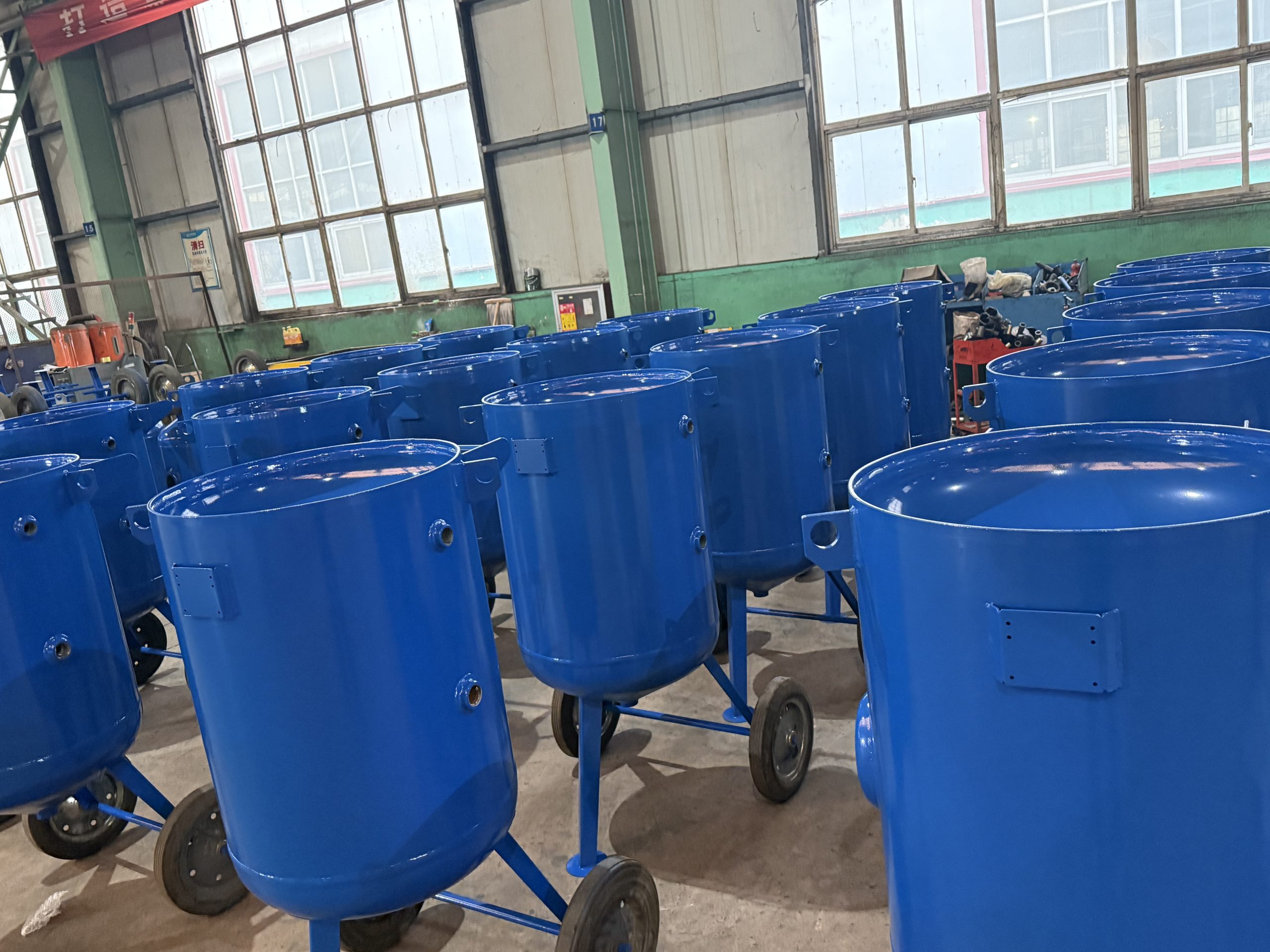 Группа Шаньдун Кайтай отгружает высококлассные пескоструйные аппараты в Россию, демонстрируя доверие к китайскому интеллектуальному производству