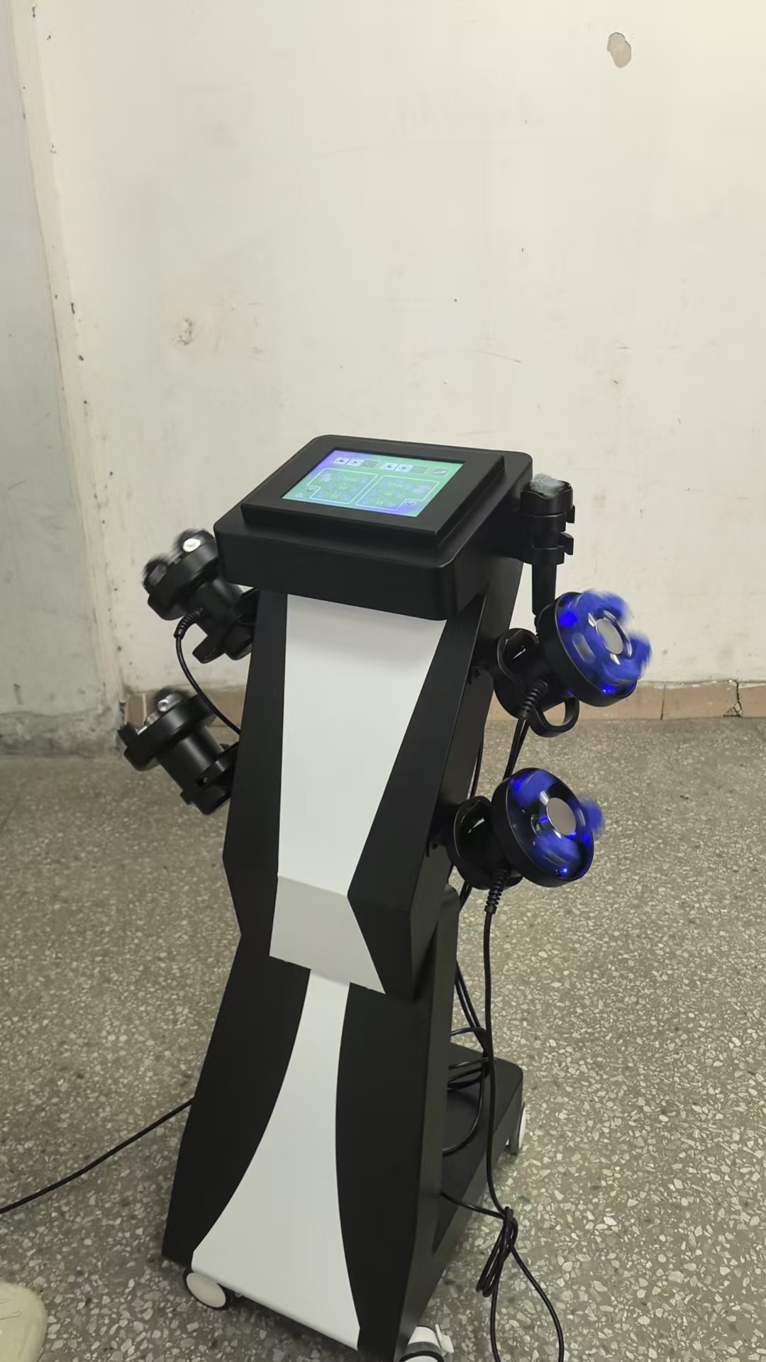 Новый высокочастотный вибрационный массажер для всего тела — портативный бесшумный аппарат с многоуровневым расслаблением мышц