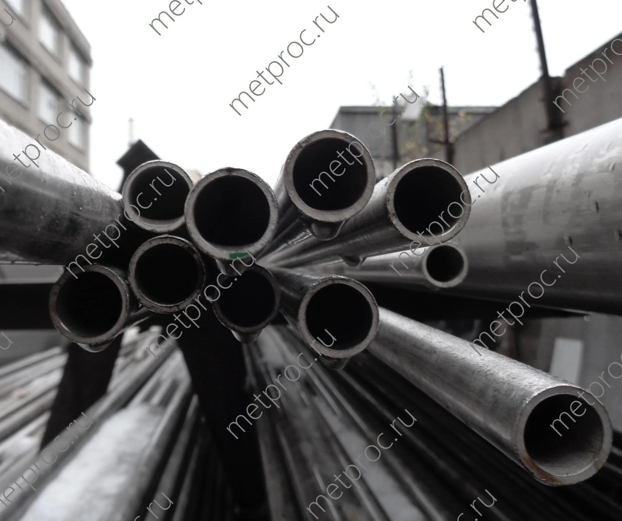 Купить бесшовные трубы 12Х18Н10Т: актуальные цены и наличие на складе