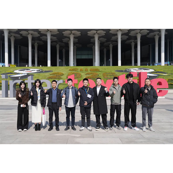 Выставка тканей и аксессуаров для одежды и одежды Intertextile сезона весна/лето, организованная группой компаний Yongrong, успешно завершилась, представив нейлон в различных сценариях и ответив на спрос инновационными решениями.