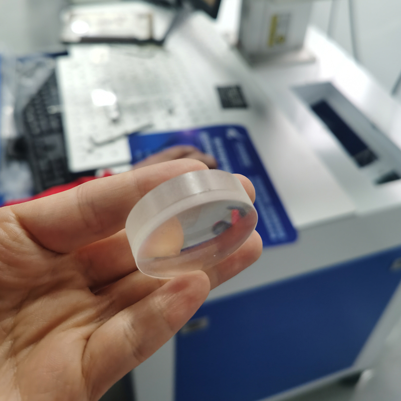 Демонстрационный стенд заказчика на заводе: обработка стекла лазерной резкой