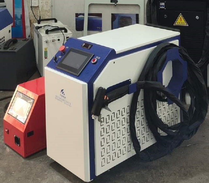 Ручной лазерный сварочный аппарат Initial intelligent CK-LWM-TC2000W: надежный инструмент для сварки средних и толстых пластин
