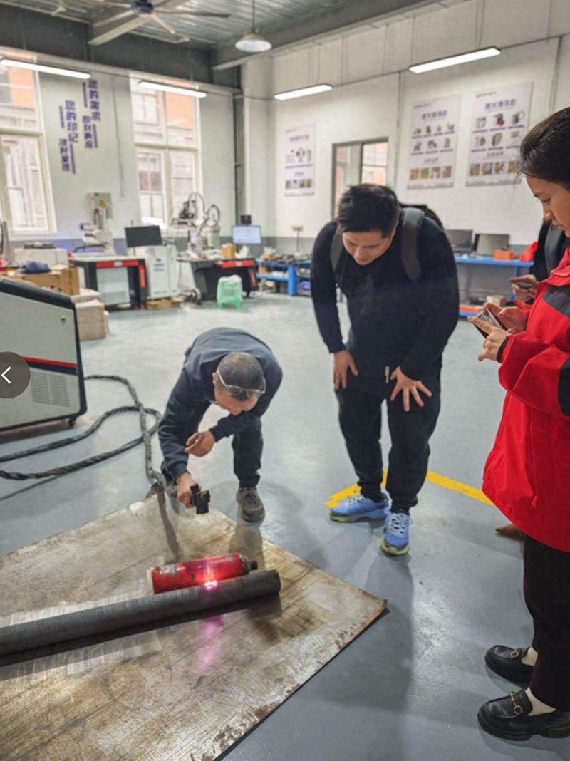 Клиенты, осуществляющие железнодорожные перевозки, с первого взгляда замечают это, а технология лазерной очистки получила высокую оценку