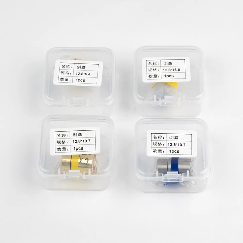 Волоконный лазерный источник QBH Выходной защитный разъем Группа линз