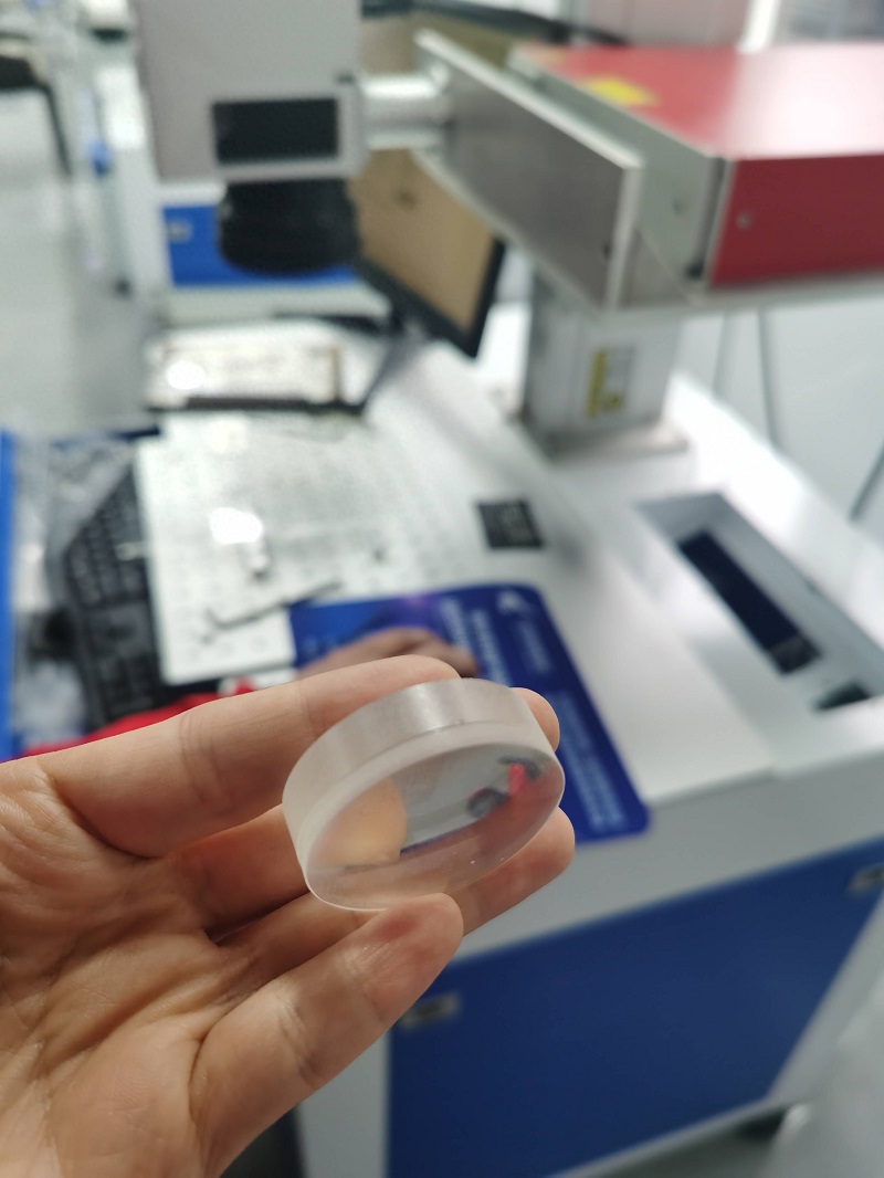 Первоначальная технология интеллектуальной лазерной резки была вновь признана, а образцы для резки стекла завоевали расположение клиентов!