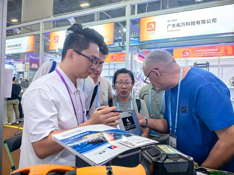 С самого начала стенд Smart Canton Fair пользовался огромной популярностью, а оборудование для лазерной очистки и маркировки было приобретено международными торговцами