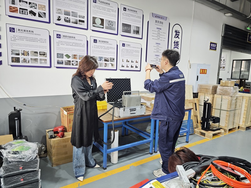 Компания Chongqing Chuke Intelligent Machinery & Equipment Co., Ltd. Получила повторный заказ от местного производителя в Чунцине на компактный ручной лазерный маркер
