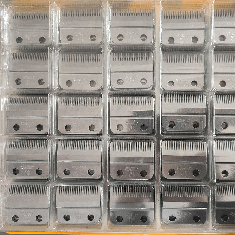 Машина для скрайбирования с автоматической загрузкой направляющих гребенок и бритвенных лезвий