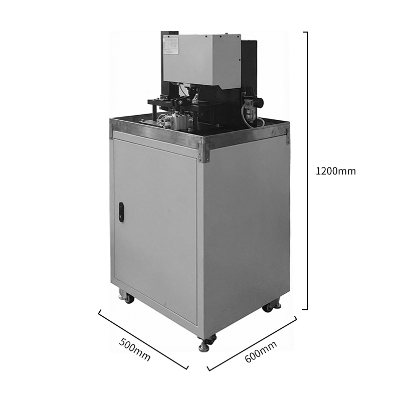 Машина для скрайбирования с автоматической загрузкой направляющих гребенок и бритвенных лезвий