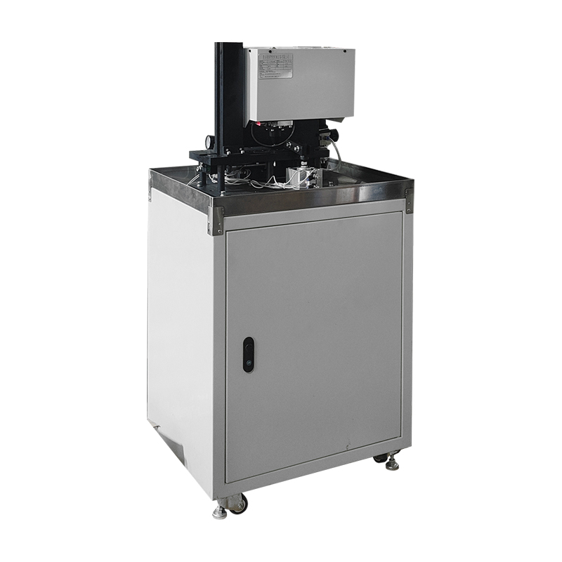 Машина для скрайбирования с автоматической загрузкой направляющих гребенок и бритвенных лезвий