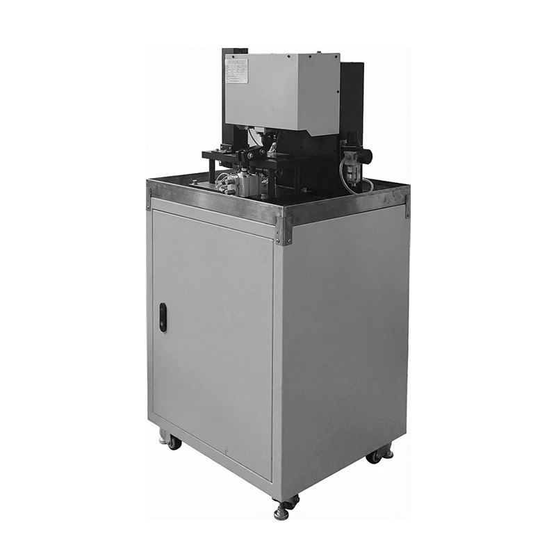 Машина для скрайбирования с автоматической загрузкой направляющих гребенок и бритвенных лезвий