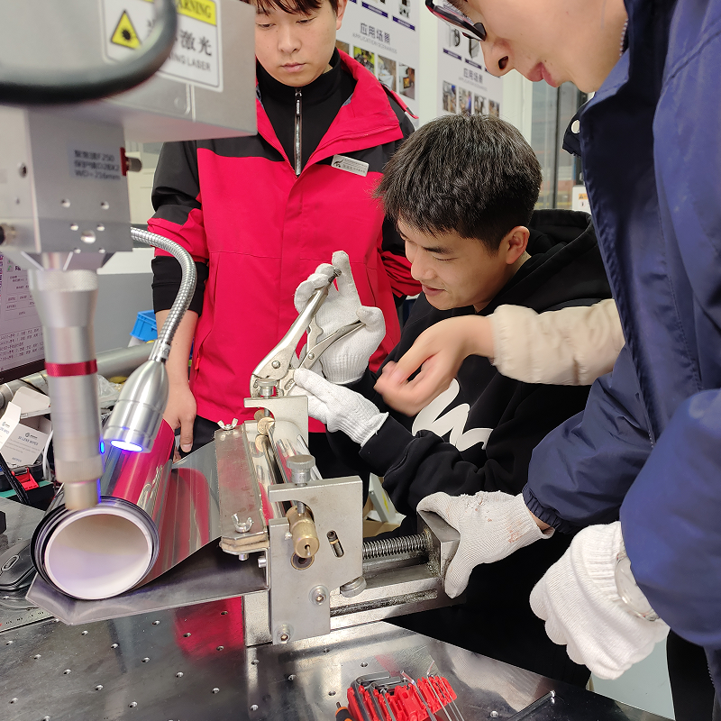 Решение проблемы сварки тонкой алюминиевой фольгой – инновационные альтернативы платформе QCW помогают заказчикам выполнять эффективные работы