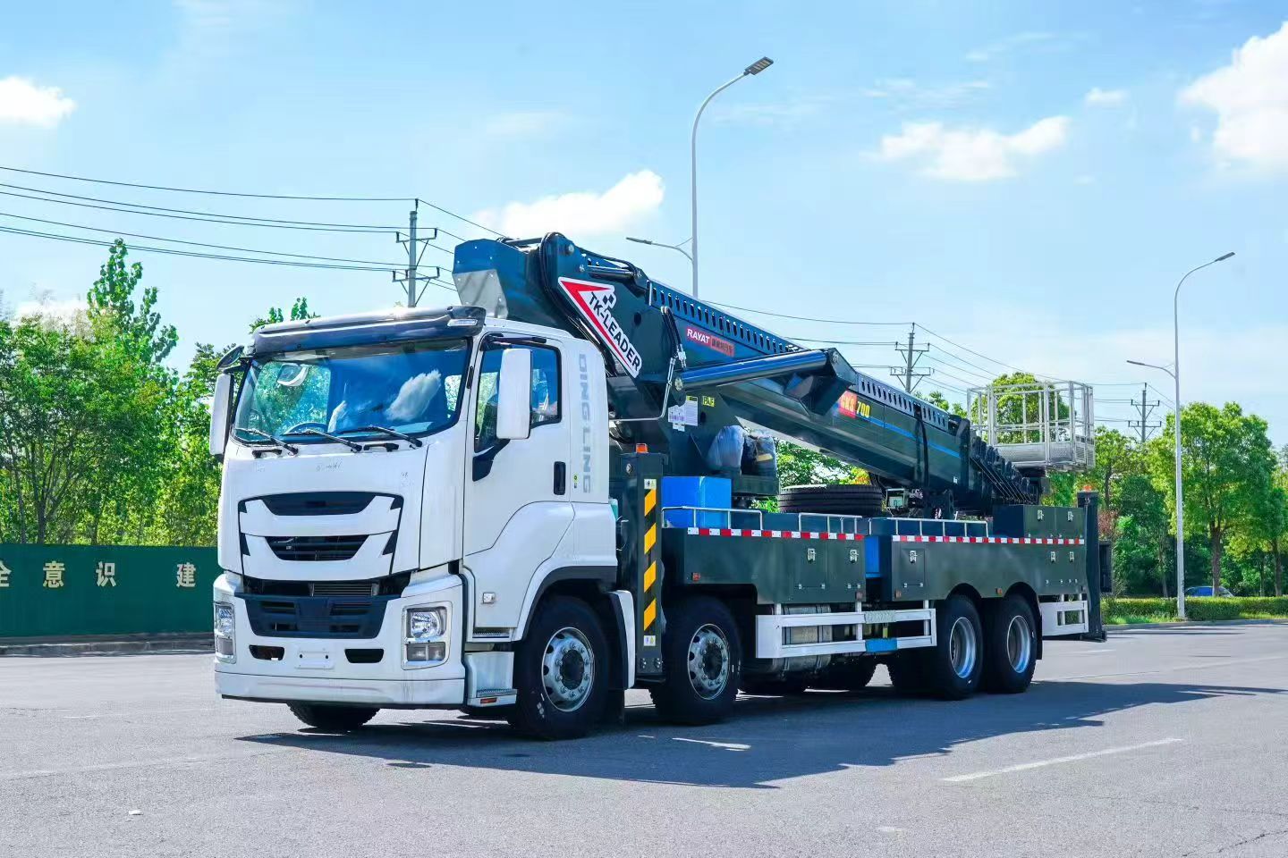 Как автовышка Isuzu Elf 28 м способствует экологии?