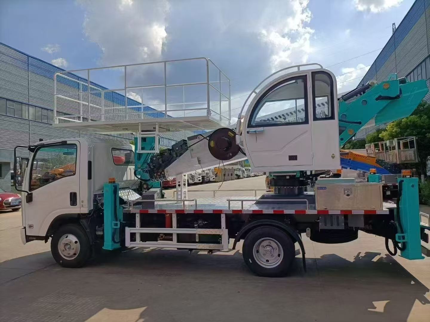 Как выбрать автовышку для круглосуточной работы?