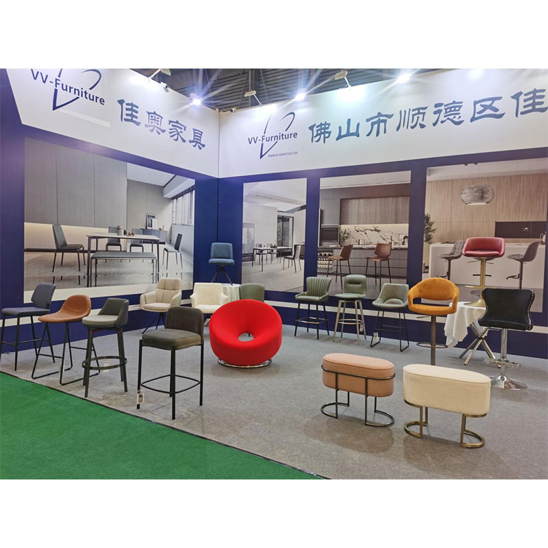Компания VV-Furniture представила на выставке свою новую серию мебели для сидения, пригласив клиентов со всего мира посетить ее фабрику в Фошане, что является свидетельством 15-летнего опыта производства высококачественной продукции на экспорт.