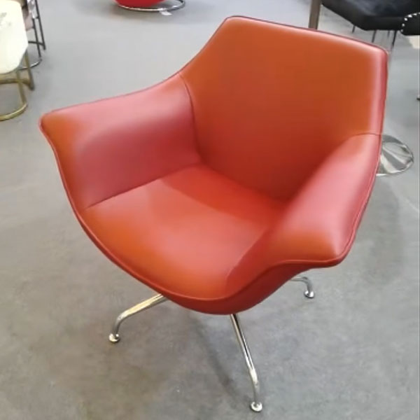 Новинка | Роскошное вращающееся кресло из винно-красной кожи: переосмысление эстетики городского отдыха