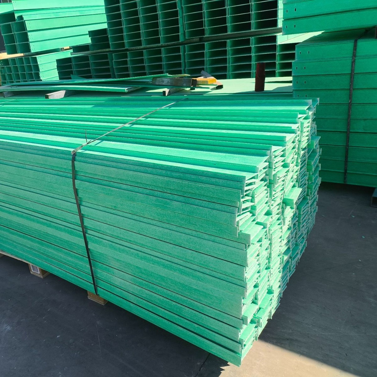 теклопластиковый кабельный лоток