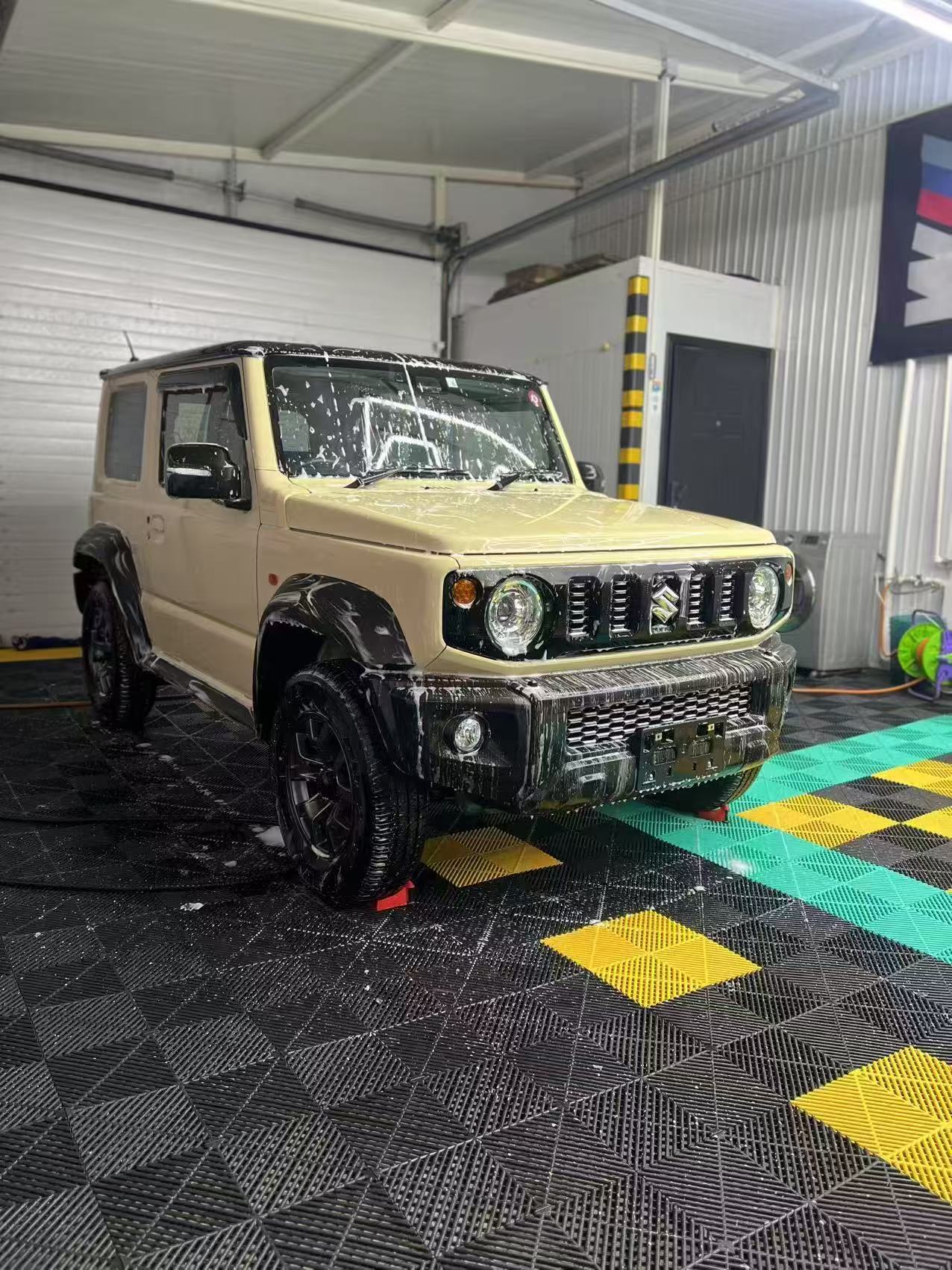 《Зимний сезон: «Насущная потребность» в напольных покрытиях набирает популярность в России: китайские полы для гаражей стали «зимним маст-хэвом» для автовладельцев》