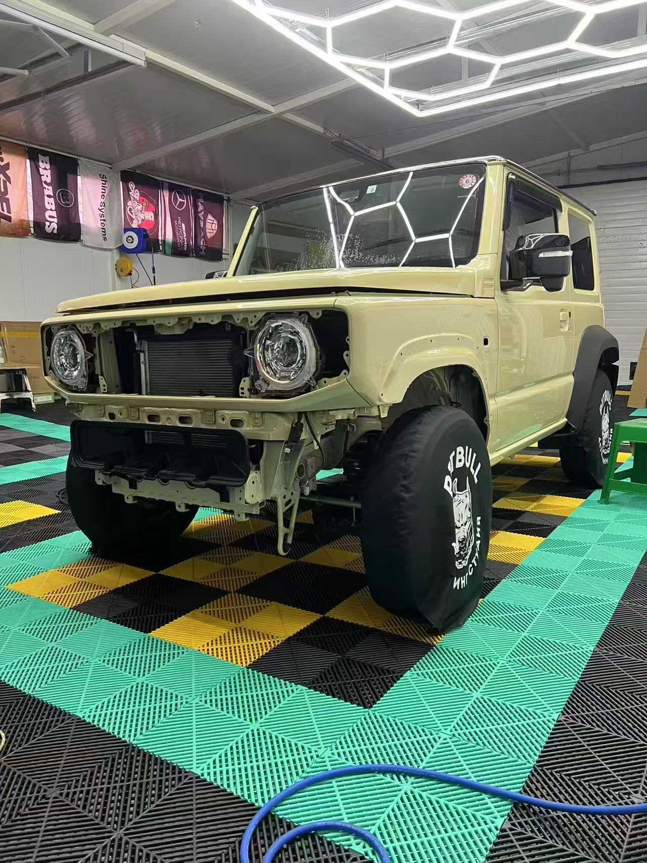 Жалею, что не купил раньше! Этот гаражный пол, выдерживающий -35℃, незаменим для российских автовладельцев зимой