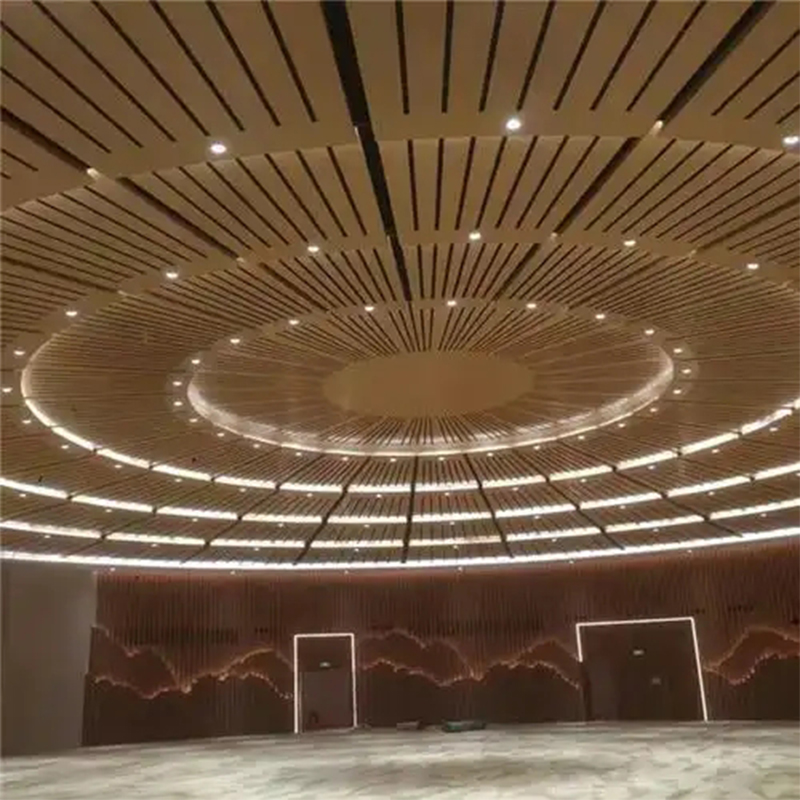 Алюминиевая квадратная труба, как современный строительный отделочный материал, продемонстрировала широкую применимость в таких областях, как строительство, транспорт и коммерческие помещения, благодаря своей легкости, высокой прочности, коррозионной стойкости и сильной пластичности.