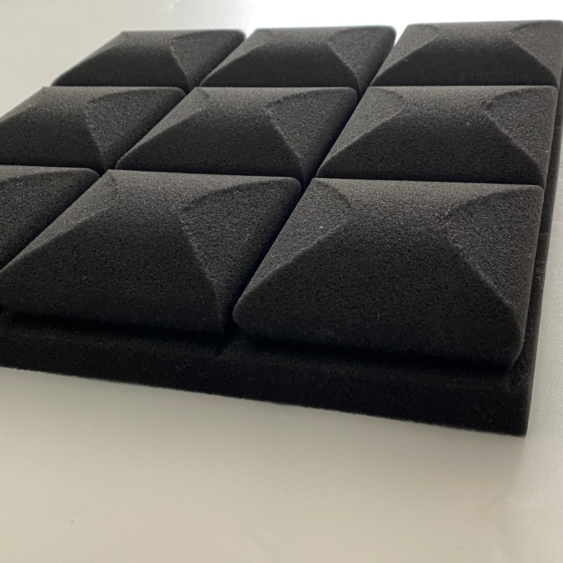 Акустические панели с ромбовидным дизайном для студии