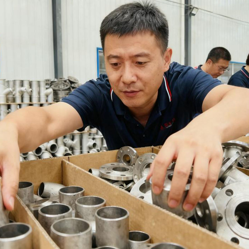 Компания Cailu International Trade провела трогательное мероприятие в поддержку сотрудников передовой линии в праздничные дни.