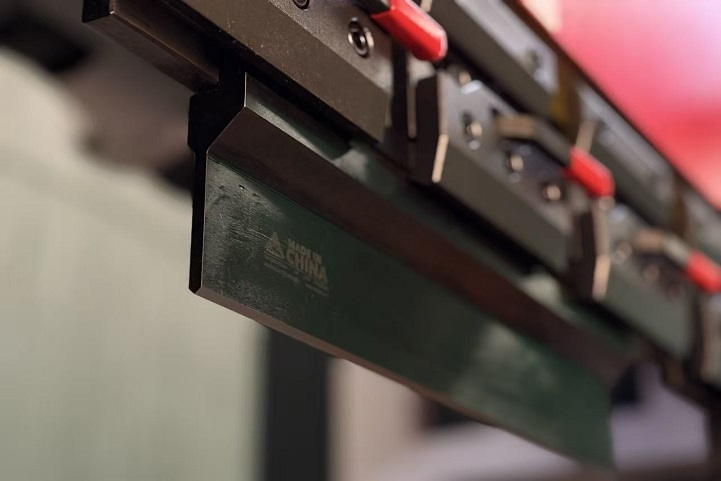 Интеллектуальная гибка и оснастка: Как умные технологии меняют гибочные штампы