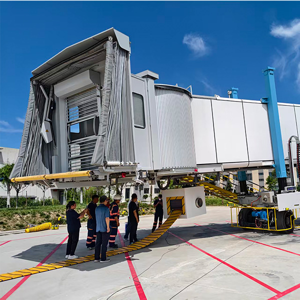 Углубление технического взаимодействия и обеспечение точной адаптации! Наша компания провела специализированный технический обмен с клиентами по автоматическому перемоточному оборудованию для вентиляционных шлангов систем кондиционирования воздуха в самолетах.