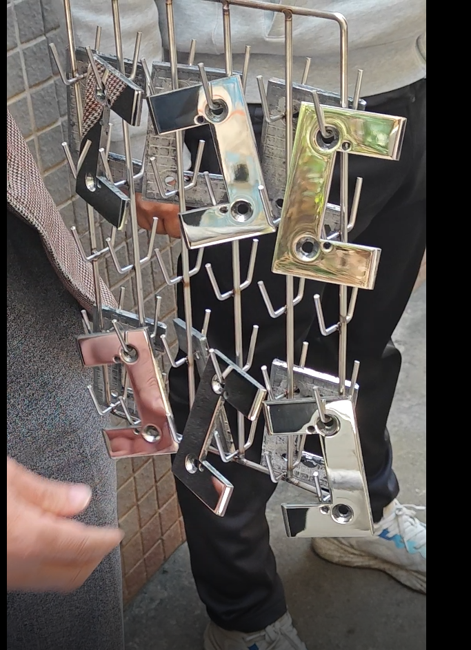 Ультразвуковая очистка – удаление ржавчины и очистка угловых элементов и дверных панелей из нержавеющей стали. Высокоэффективная очистка без царапин. 20 лет опыта в сфере промышленной очистки.