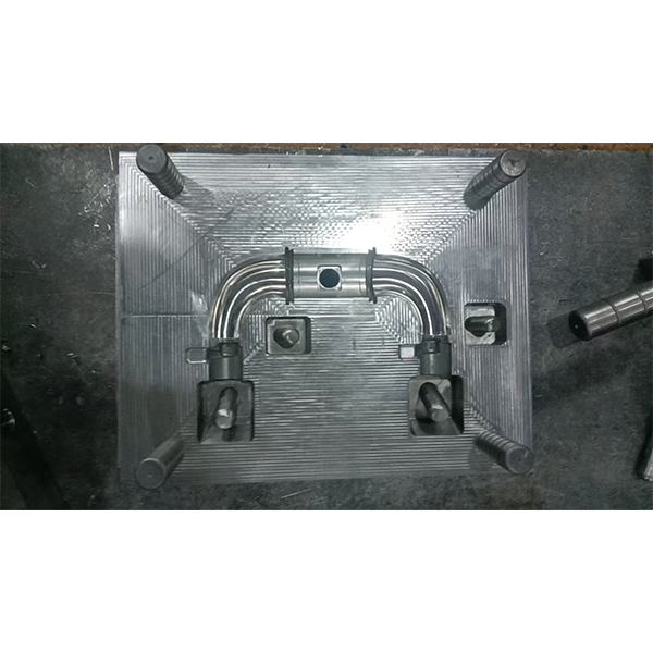 Расскажите о том, как конструкция пресс-формы влияет на качество литья алюминия под давлением.